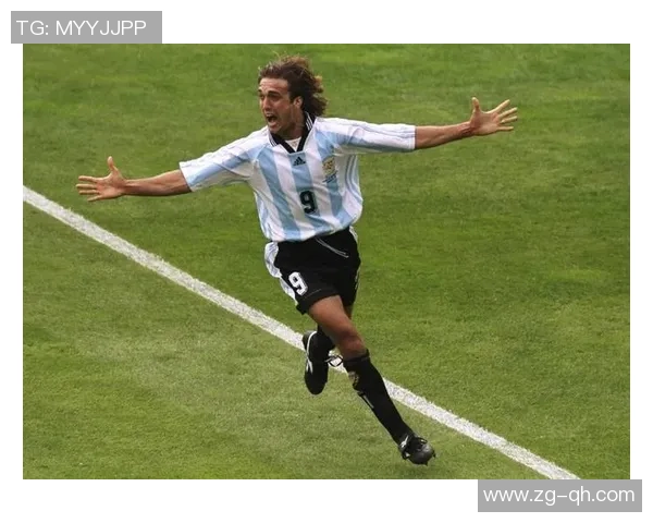 纵览世界足坛历史长河中的传奇足球球星人物盘点与辉煌事迹